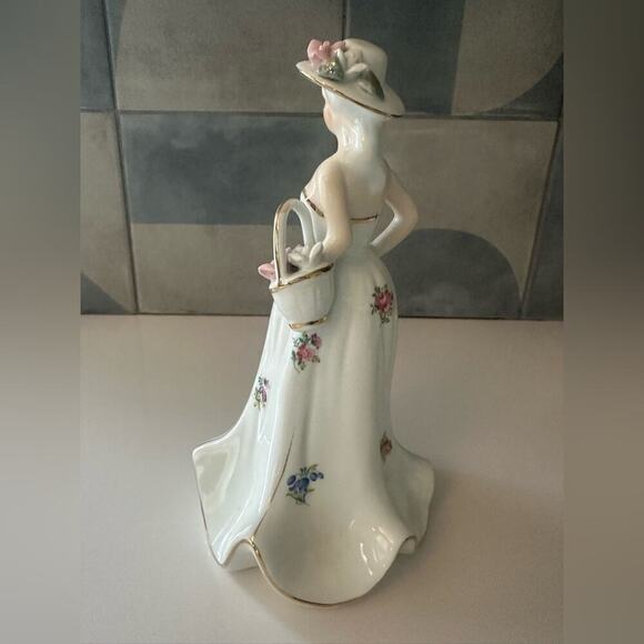 Vintage KPM Germany woman ceramic figurine - Picture 8 of 10